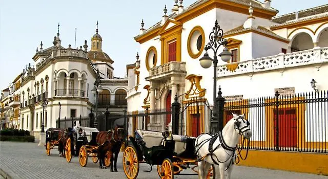 Casa Palacio El Condestable De Sevilla ספרד